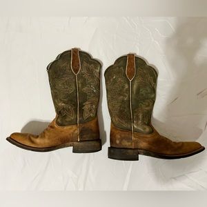 Women’s Ariat  boots ( size 8 )